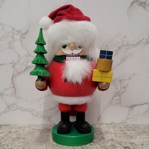 Santa Claus Nutcracker Erzgebirgische Volkskunst Seiffen Handmade in Germany